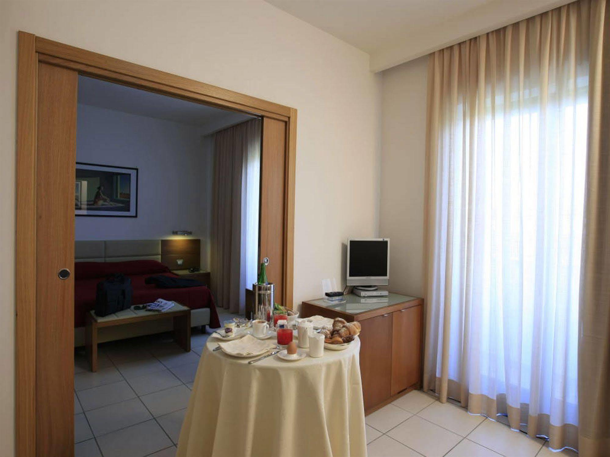 La Costiera Hotel Varcaturo Exterior photo
